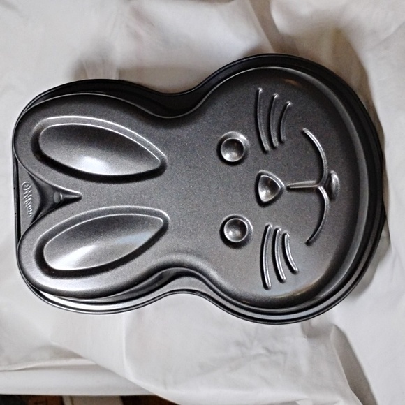 Bunny Cake Pan Wilton Nonstick New - Picture 2 of 5